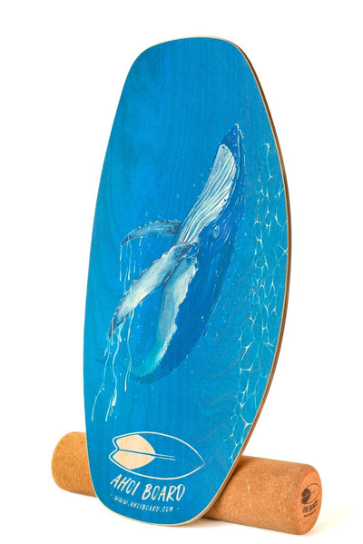 Blauwal - Shape Wal - gebogenes Balance Board aus Holz - AHOI BOARD